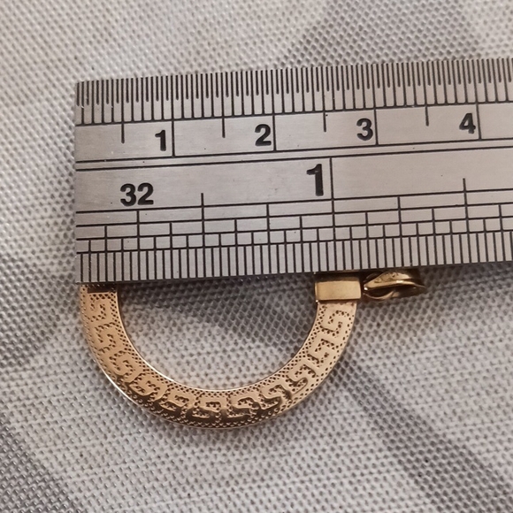 Elegant Gold-Tone Circular Pendant - Picture 2 of 7